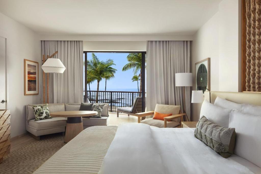 Mauna Lani, Collection