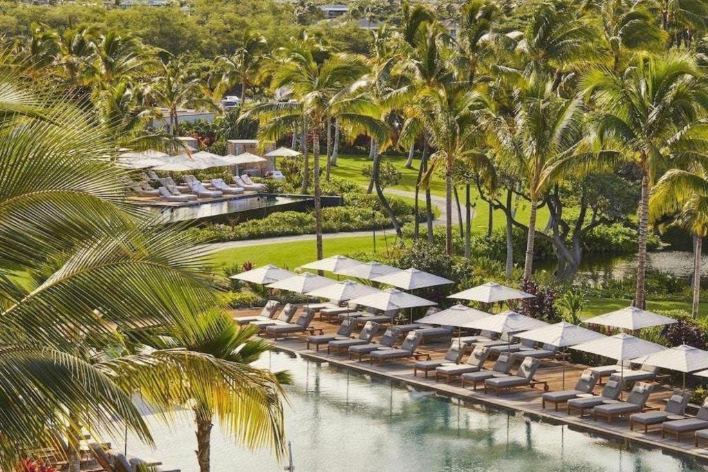 Mauna Lani, Collection