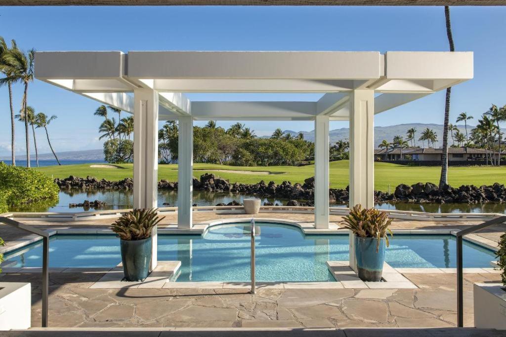 Mauna Lani, Collection