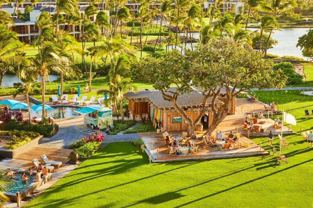 Mauna Lani, Collection
