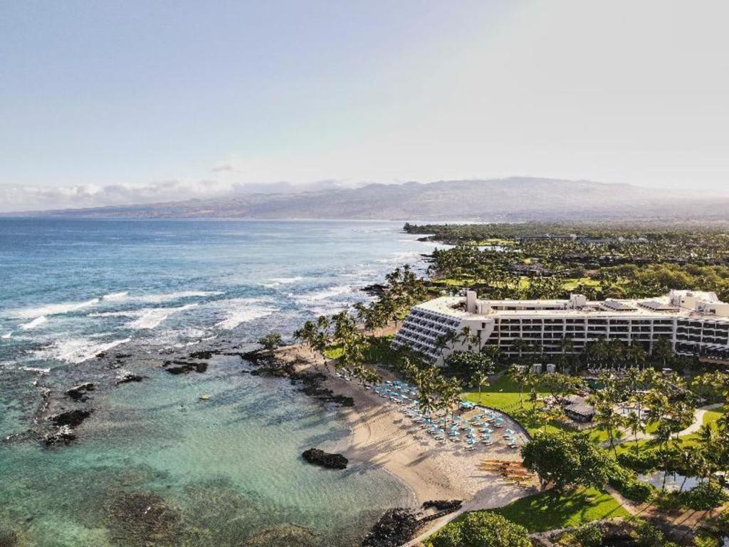 Hotel Mauna Lani, Collection