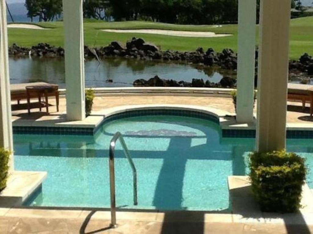 Mauna Lani, Collection