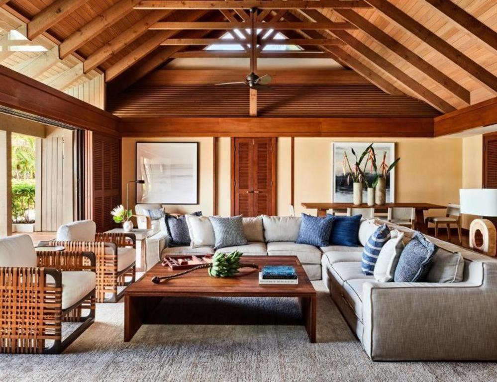 Hotel Mauna Lani, Collection