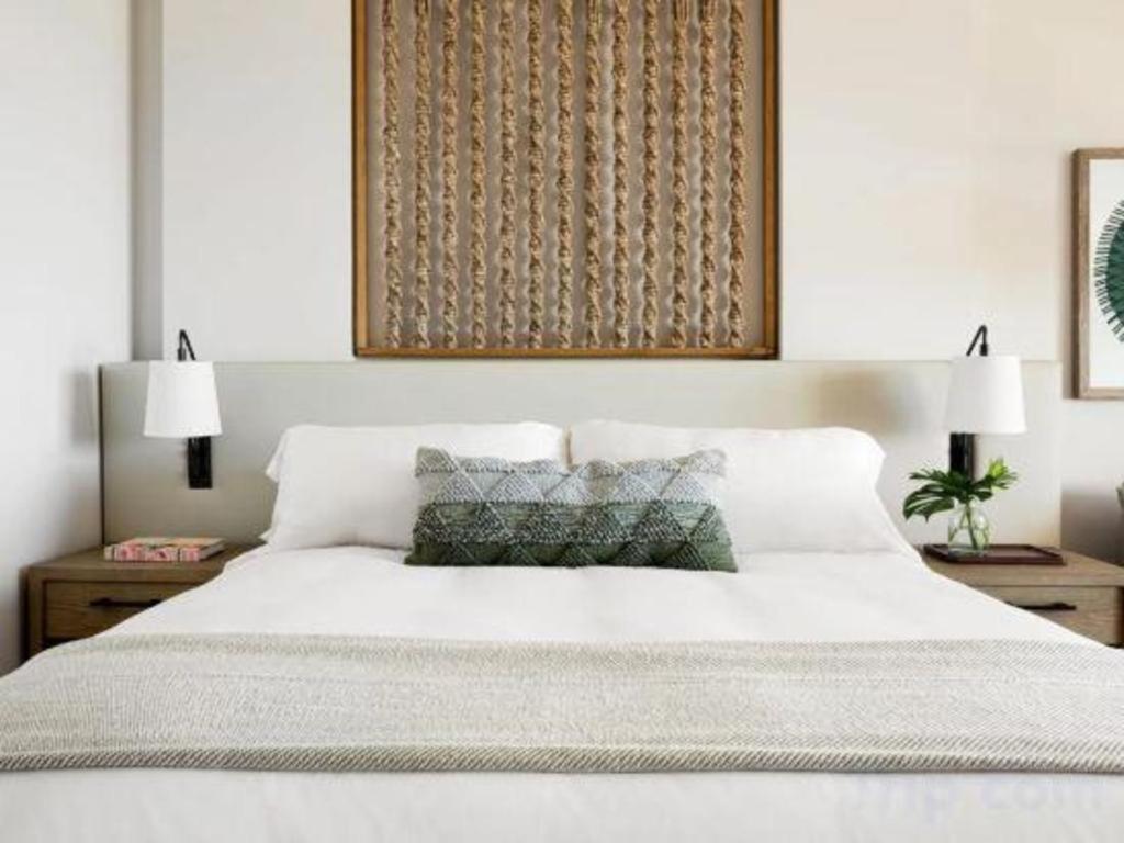 Mauna Lani, Collection