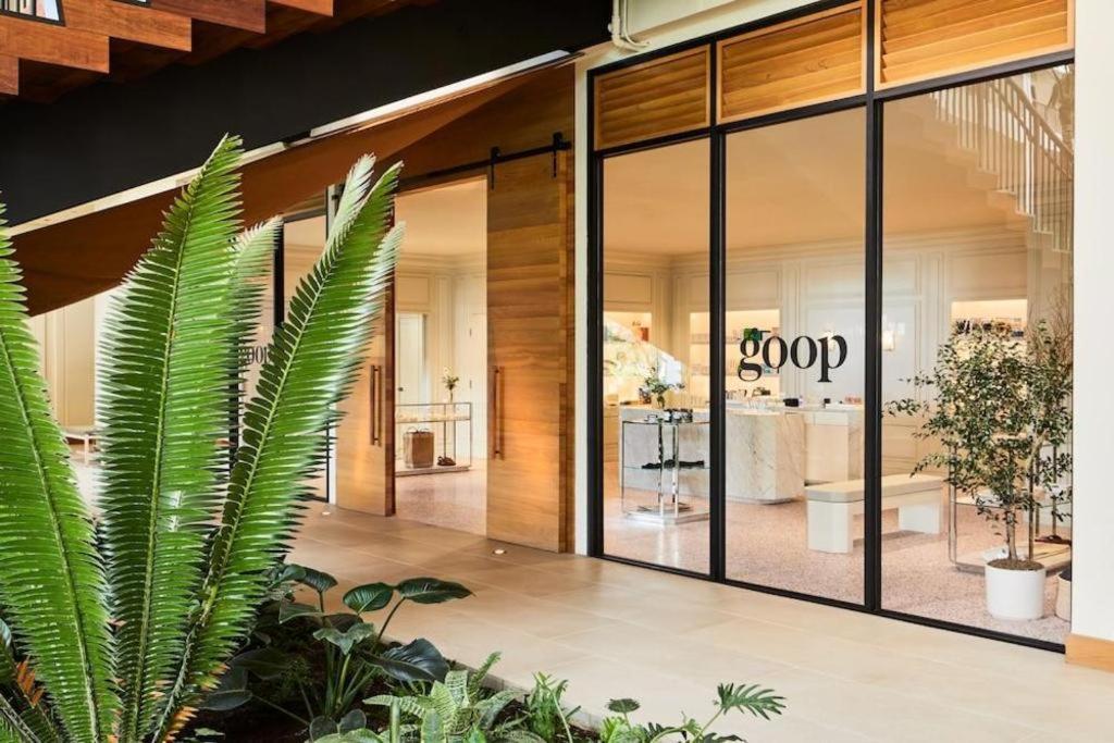 Hotel Mauna Lani, Collection