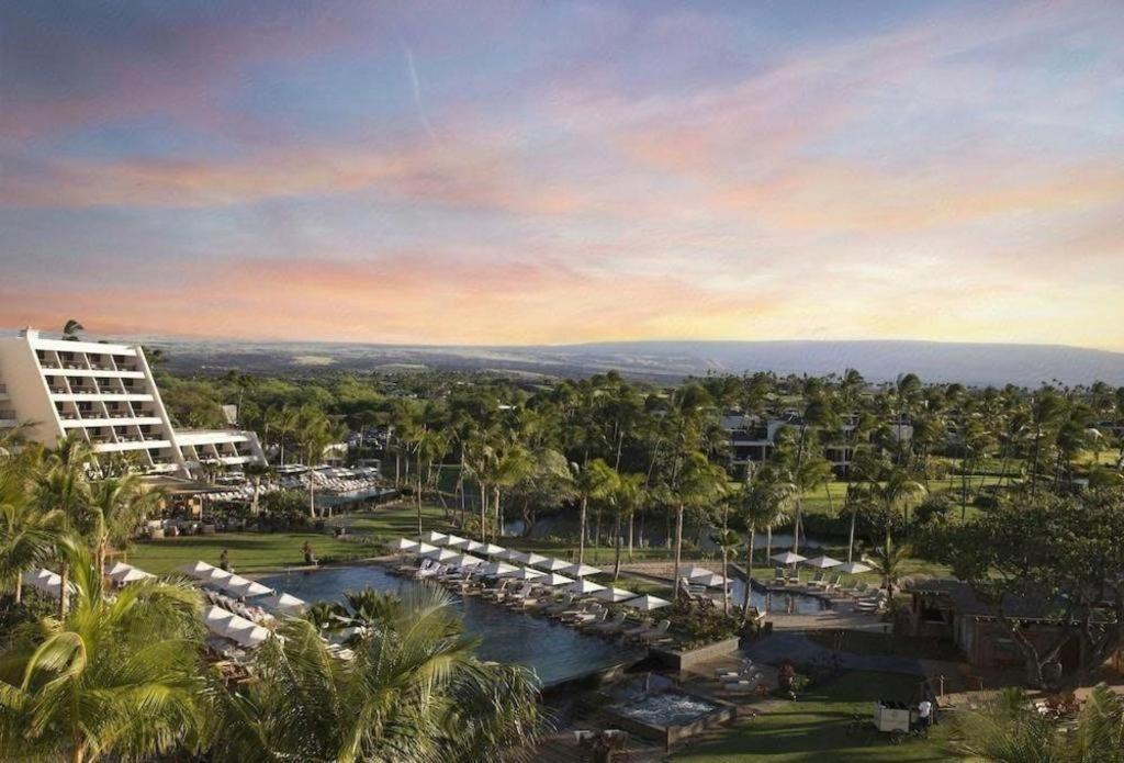 Hotel Mauna Lani, Collection